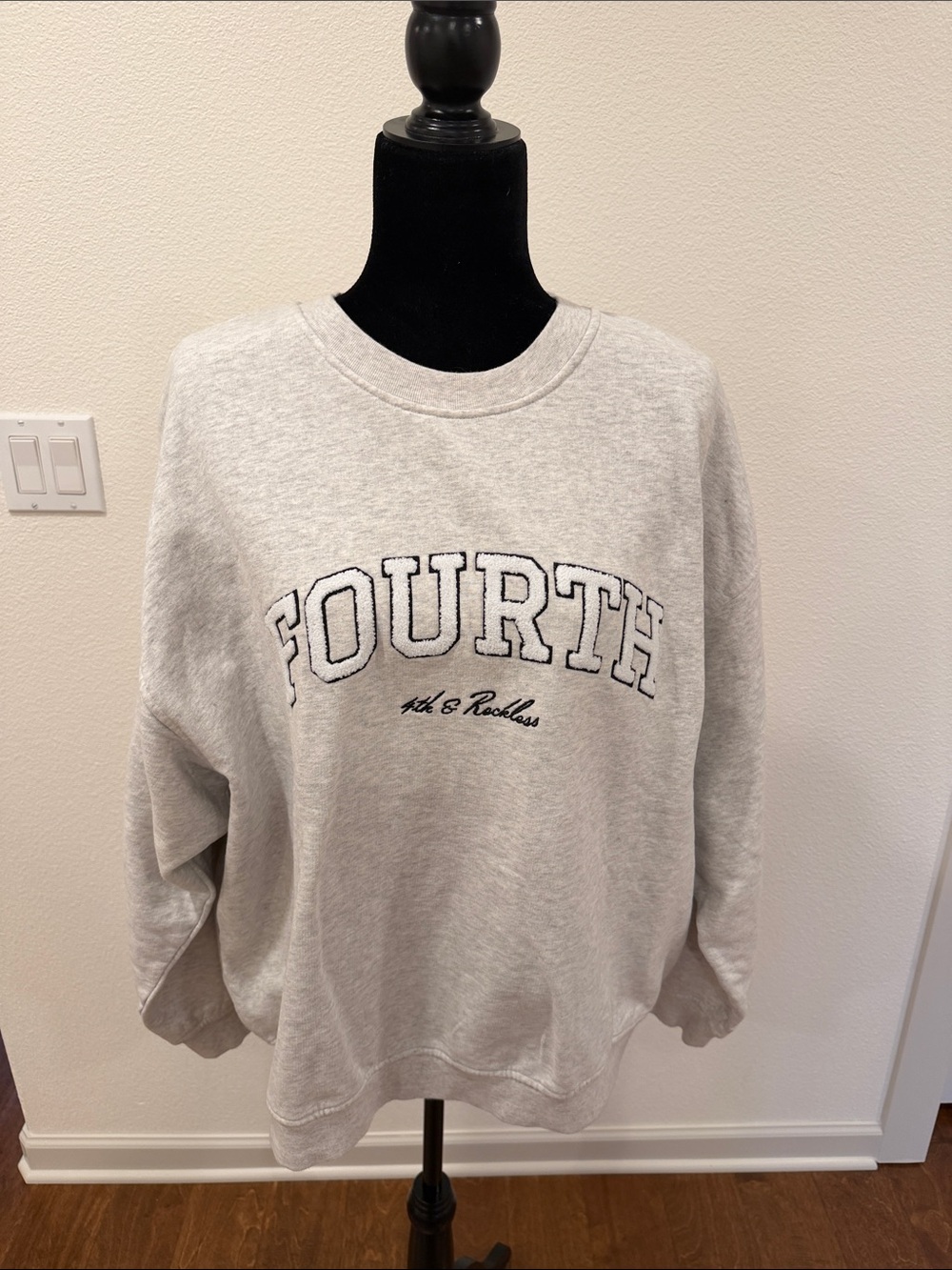 4th & Reckless Fourth Slogan Sweatshirt Crewneck sweater large Worn once EUC